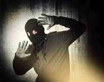 “贼”喺粤语里面有16个叫法,识得5种你都够晒架势咯! “贼”喺粤语里面有16个叫法,识得5种你都够晒架势咯!