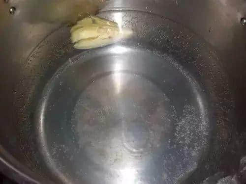 淡茂茂,血淋淋,只有广府人先会钟意呢道菜 淡茂茂,血淋淋,只有广府人先会钟意呢道菜