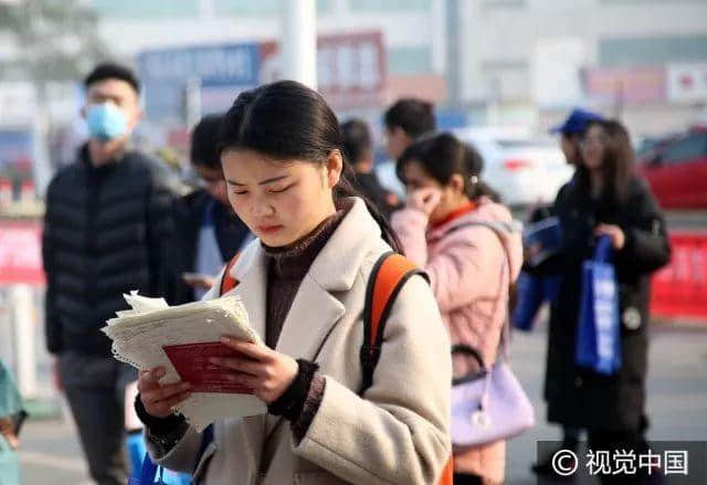 多少广州人,一辈子都没有想过要考公? | 30个对话,了解广州人的考公态度 多少广州人,一辈子都没有想过要考公? | 30个对话,了解广州人的考公态度