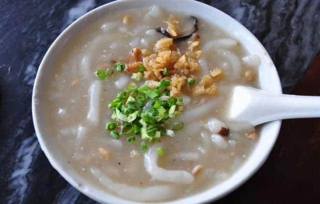 这碗日益衰落的传统小吃,牵动着多少广州人的童年 这碗日益衰落的传统小吃,牵动着多少广州人的童年