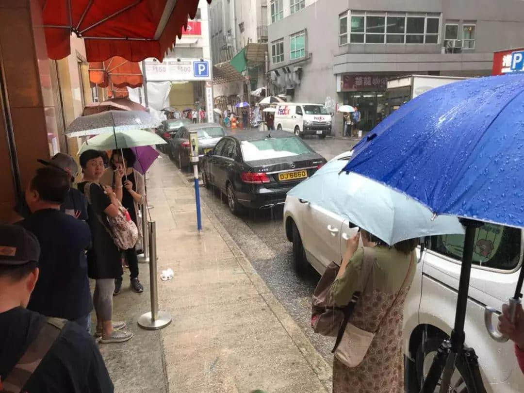 黃子華棟篤笑15萬張門票全部售罄!最高炒至1萬5!網站崩潰… 黃子華棟篤笑15萬張門票全部售罄!最高炒至1萬5!網站崩潰…