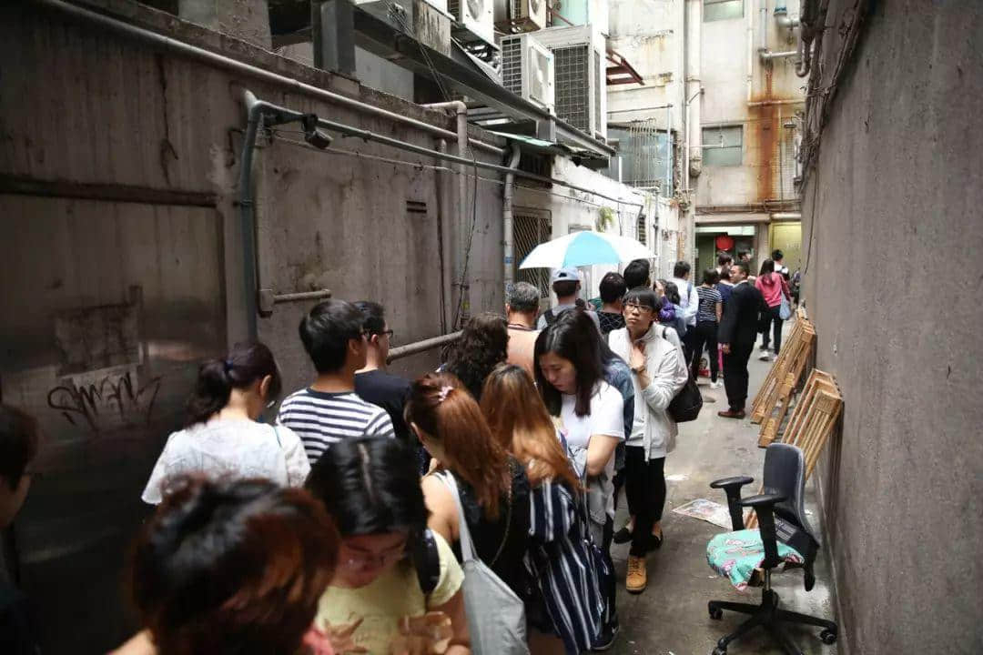 黃子華棟篤笑15萬張門票全部售罄!最高炒至1萬5!網站崩潰… 黃子華棟篤笑15萬張門票全部售罄!最高炒至1萬5!網站崩潰…