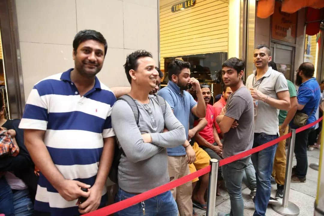 黃子華棟篤笑15萬張門票全部售罄!最高炒至1萬5!網站崩潰… 黃子華棟篤笑15萬張門票全部售罄!最高炒至1萬5!網站崩潰…