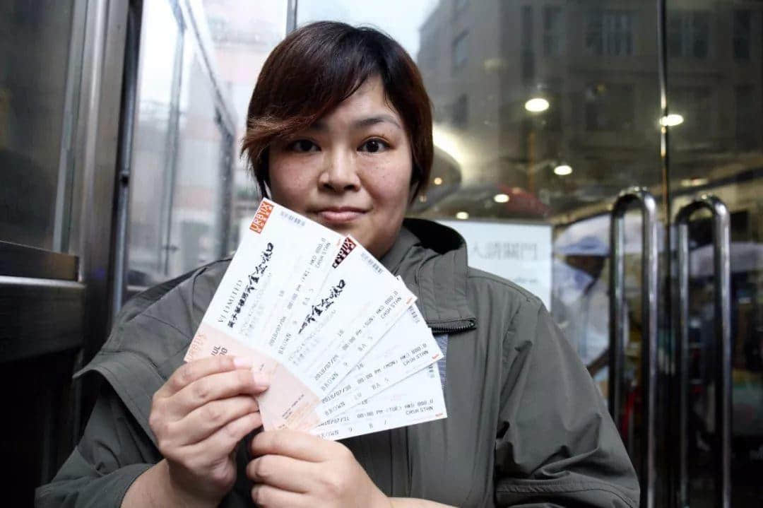 黃子華棟篤笑15萬張門票全部售罄!最高炒至1萬5!網站崩潰… 黃子華棟篤笑15萬張門票全部售罄!最高炒至1萬5!網站崩潰…