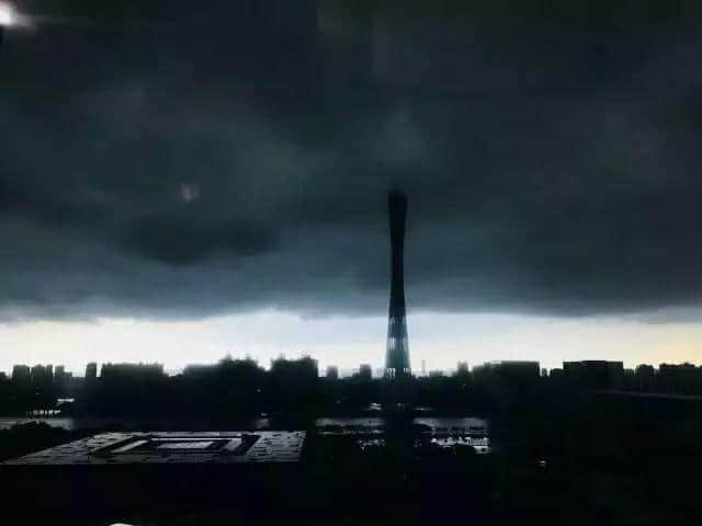 淼淼淼淼淼 | 朋友圈暴雨刷屏,我只服广州人 淼淼淼淼淼 | 朋友圈暴雨刷屏,我只服广州人