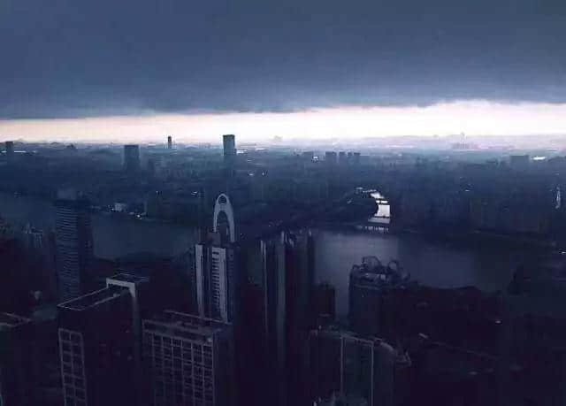 淼淼淼淼淼 | 朋友圈暴雨刷屏,我只服广州人 淼淼淼淼淼 | 朋友圈暴雨刷屏,我只服广州人