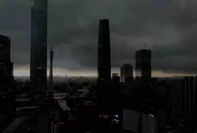 淼淼淼淼淼 | 朋友圈暴雨刷屏,我只服广州人 淼淼淼淼淼 | 朋友圈暴雨刷屏,我只服广州人