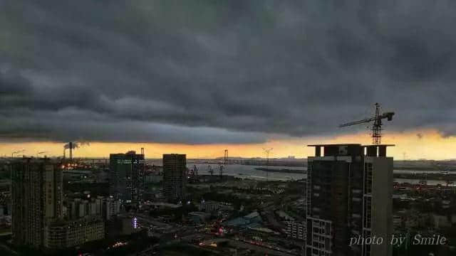 淼淼淼淼淼 | 朋友圈暴雨刷屏,我只服广州人 淼淼淼淼淼 | 朋友圈暴雨刷屏,我只服广州人