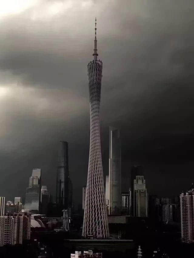 淼淼淼淼淼 | 朋友圈暴雨刷屏,我只服广州人 淼淼淼淼淼 | 朋友圈暴雨刷屏,我只服广州人