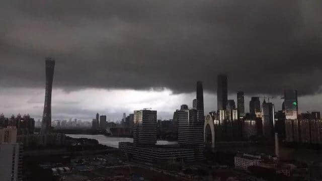 淼淼淼淼淼 | 朋友圈暴雨刷屏,我只服广州人 淼淼淼淼淼 | 朋友圈暴雨刷屏,我只服广州人