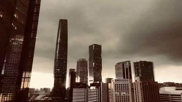 淼淼淼淼淼 | 朋友圈暴雨刷屏,我只服广州人 淼淼淼淼淼 | 朋友圈暴雨刷屏,我只服广州人