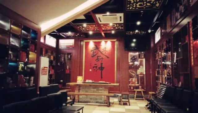 日渐消失的广州夜茶，是否印证着广州已经失去光华？