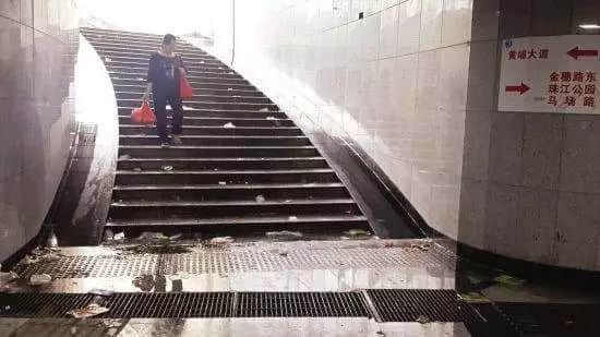 “从春广场到冬广场,我走了三年” | 细数珠江新城槽点 “从春广场到冬广场,我走了三年” | 细数珠江新城槽点