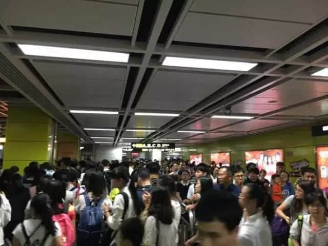 “从春广场到冬广场,我走了三年” | 细数珠江新城槽点 “从春广场到冬广场,我走了三年” | 细数珠江新城槽点