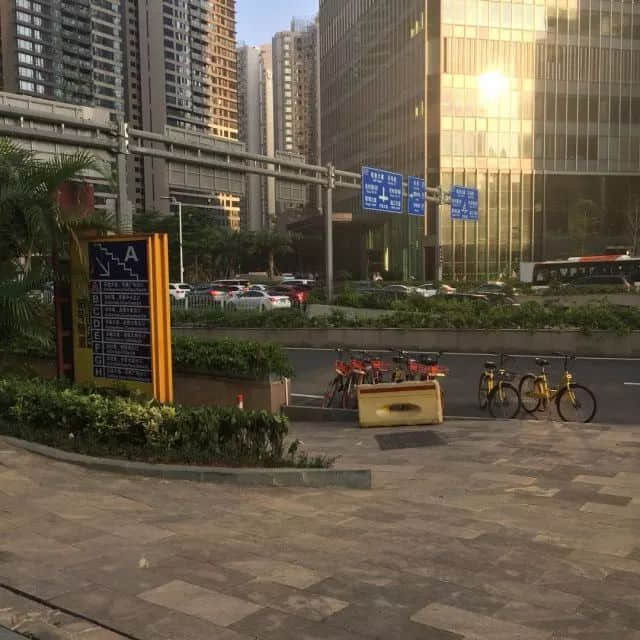 “从春广场到冬广场,我走了三年” | 细数珠江新城槽点 “从春广场到冬广场,我走了三年” | 细数珠江新城槽点