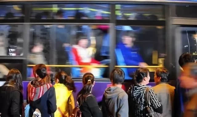 “从春广场到冬广场,我走了三年” | 细数珠江新城槽点 “从春广场到冬广场,我走了三年” | 细数珠江新城槽点