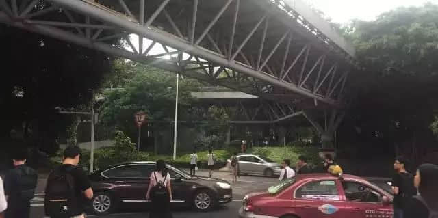 “从春广场到冬广场,我走了三年” | 细数珠江新城槽点 “从春广场到冬广场,我走了三年” | 细数珠江新城槽点