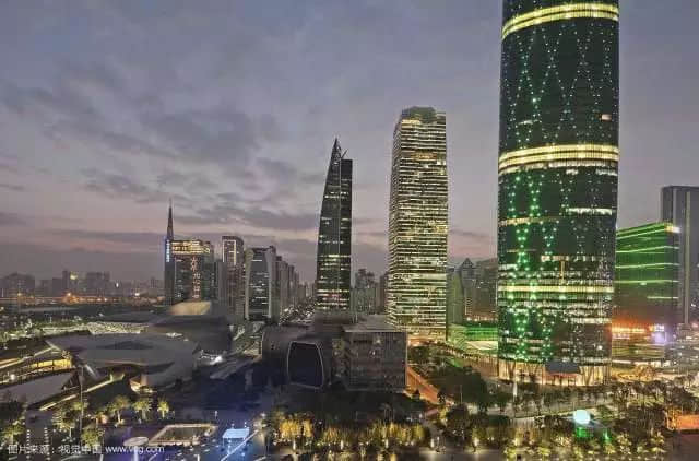 “从春广场到冬广场,我走了三年” | 细数珠江新城槽点 “从春广场到冬广场,我走了三年” | 细数珠江新城槽点