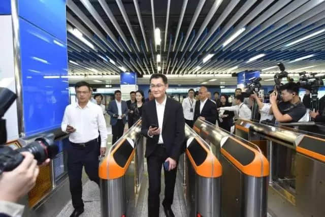 有个身家百亿嘅广州仔过生日,你唔准备同佢讲声生日快乐? 有个身家百亿嘅广州仔过生日,你唔准备同佢讲声生日快乐?