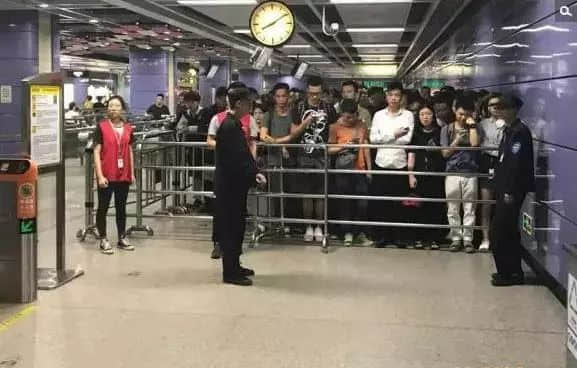 黄子华讲过,我有份工叫阴公,咁广州人返工究竟有几难? 黄子华讲过,我有份工叫阴公,咁广州人返工究竟有几难?