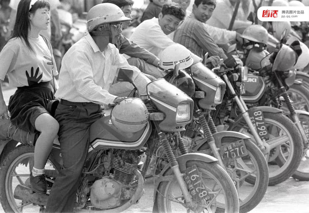 一辆摩托车,折叠了三个时代的广州 一辆摩托车,折叠了三个时代的广州
