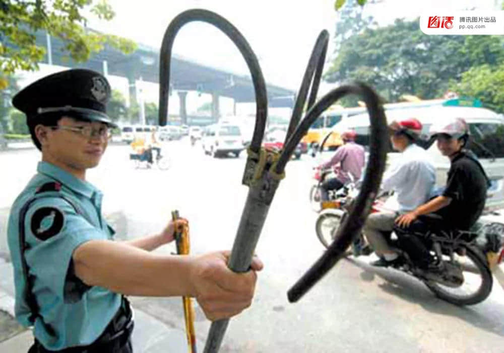 一辆摩托车,折叠了三个时代的广州 一辆摩托车,折叠了三个时代的广州