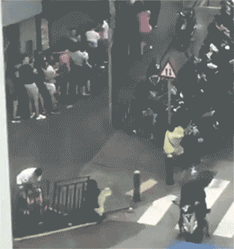 比山竹更可怕的是,知道星期一要准时上班的那一刻! 比山竹更可怕的是,知道星期一要准时上班的那一刻!