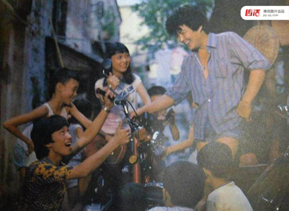 一辆摩托车,折叠了三个时代的广州 一辆摩托车,折叠了三个时代的广州