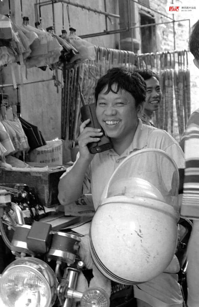 一辆摩托车,折叠了三个时代的广州 一辆摩托车,折叠了三个时代的广州