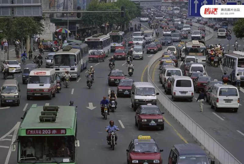 一辆摩托车,折叠了三个时代的广州 一辆摩托车,折叠了三个时代的广州