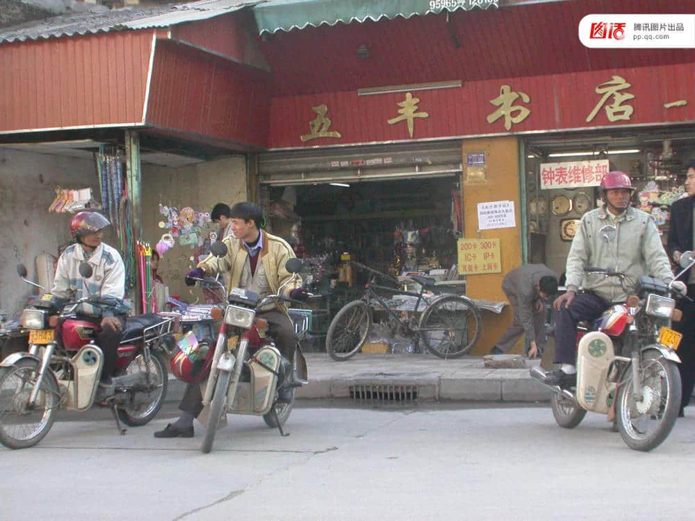 一辆摩托车,折叠了三个时代的广州 一辆摩托车,折叠了三个时代的广州