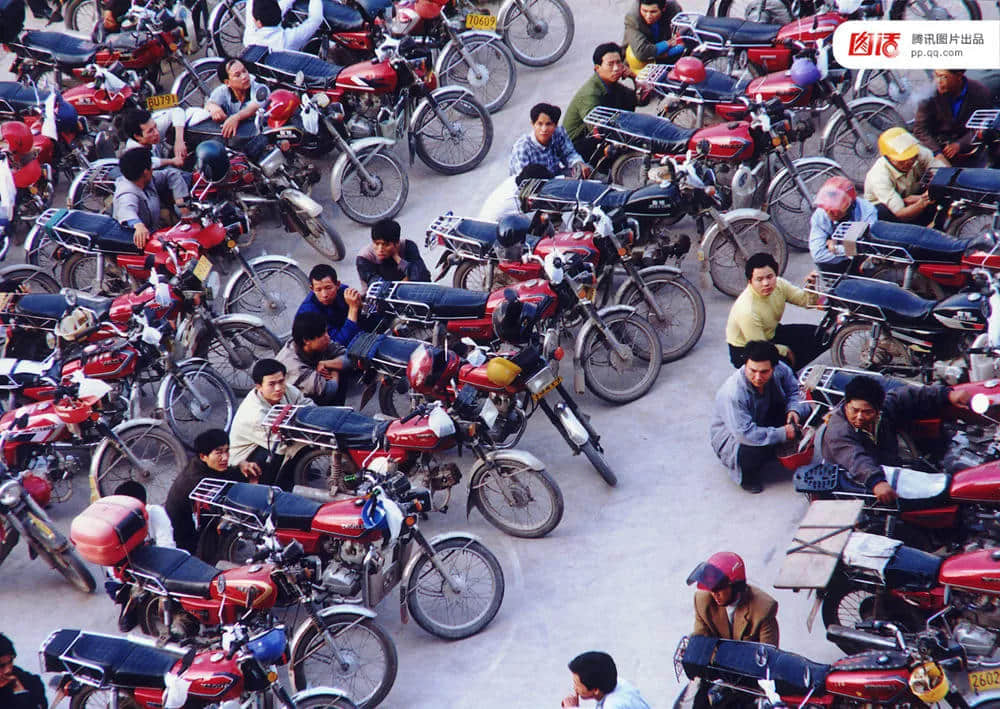 一辆摩托车,折叠了三个时代的广州 一辆摩托车,折叠了三个时代的广州
