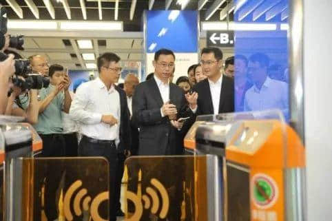 广州公交咁拥挤,为何会成为老广最偏爱的交通工具? 广州公交咁拥挤,为何会成为老广最偏爱的交通工具?