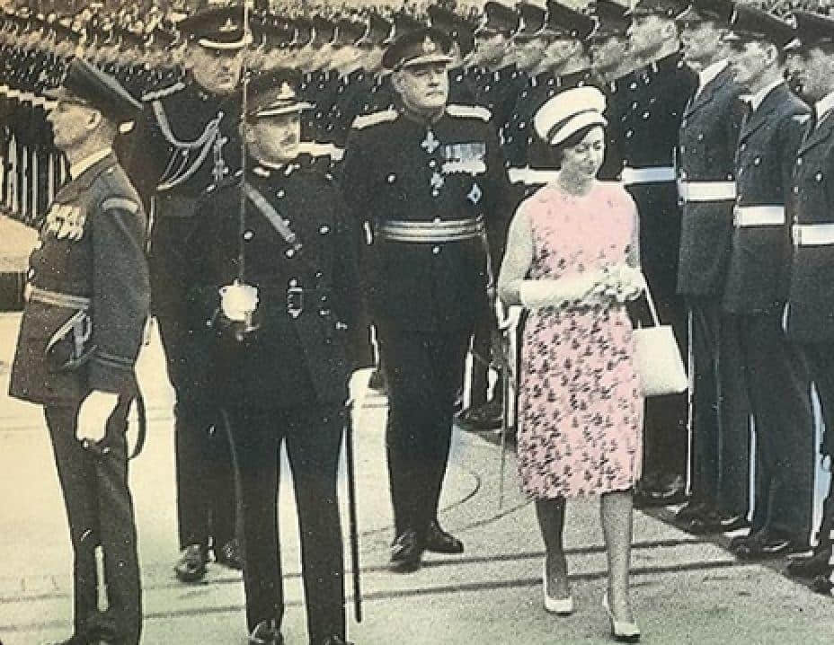 打炮廿一响 ,送御妹过海——金庸掌管《明报》时的一段趣史 打炮廿一响 ,送御妹过海——金庸掌管《明报》时的一段趣史