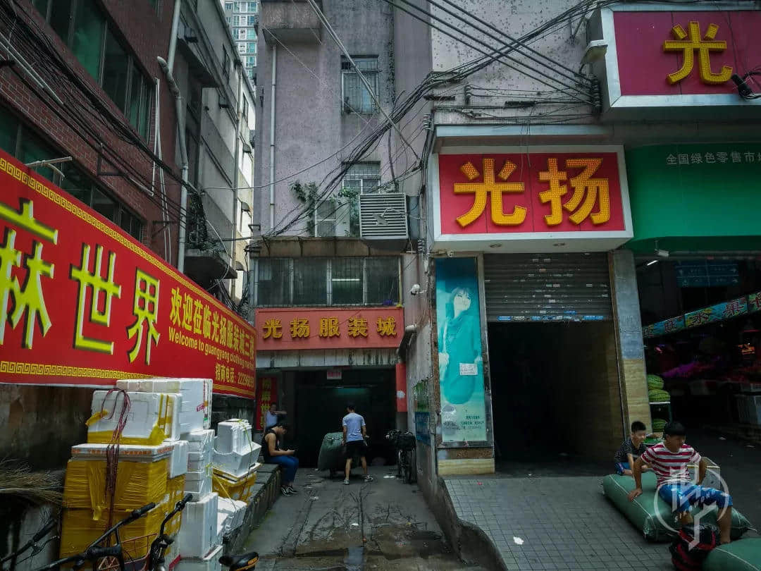 在没有双十一的年代，十三行就是每个广州人的淘宝天堂