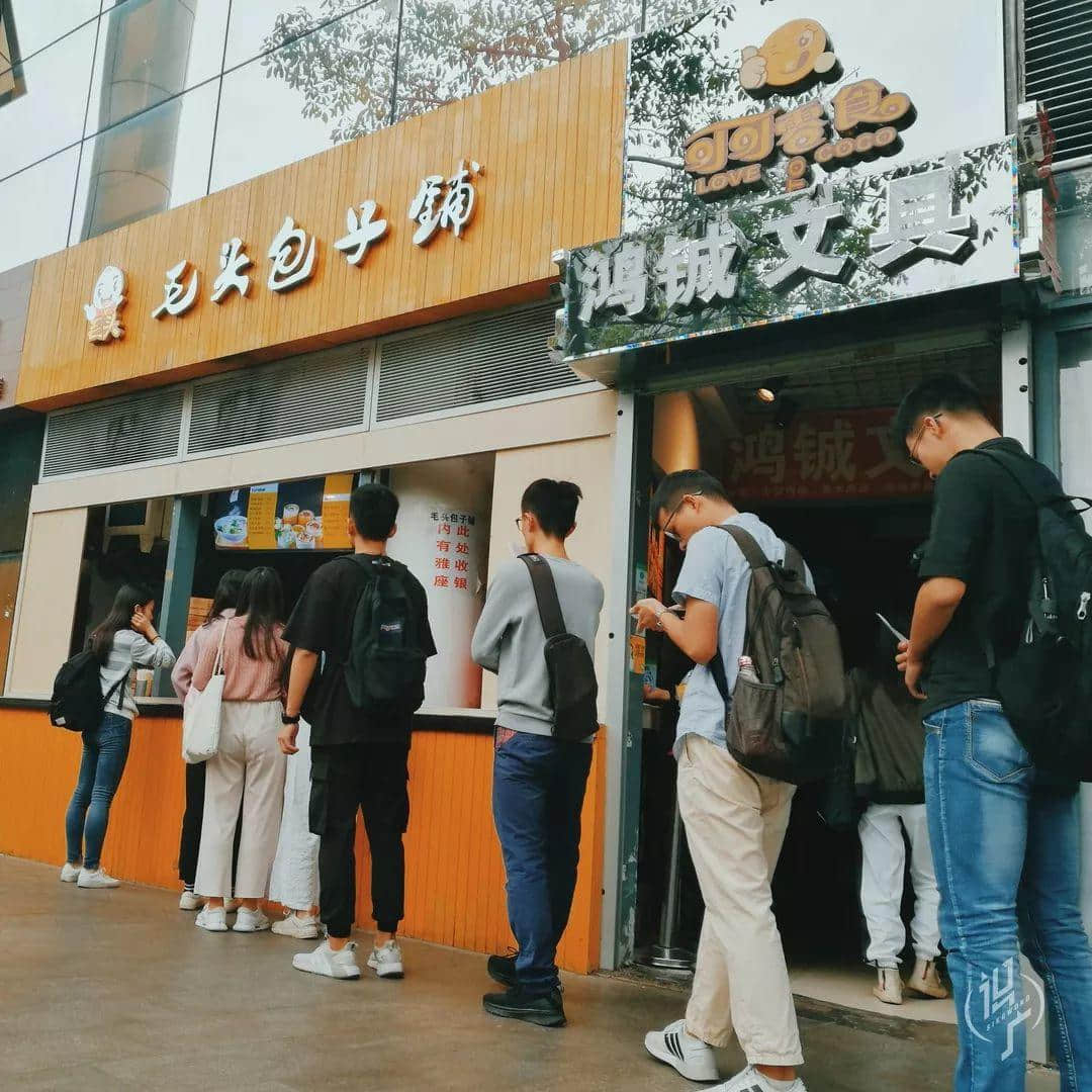 从黎明到夜深,广州人从一条队排到了另一条队 从黎明到夜深,广州人从一条队排到了另一条队