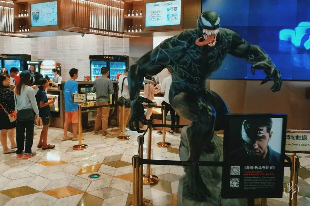 从黎明到夜深,广州人从一条队排到了另一条队 从黎明到夜深,广州人从一条队排到了另一条队