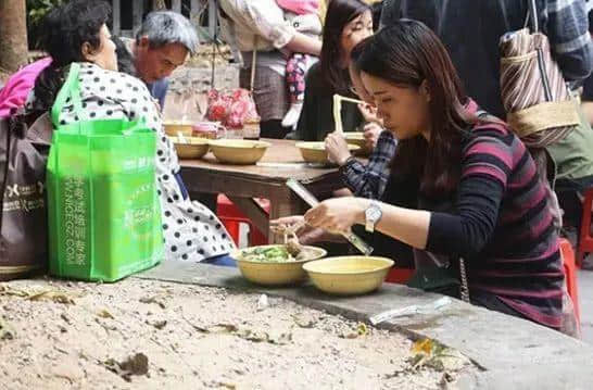 广州再多高楼,都不如小时候嘅榕树头 广州再多高楼,都不如小时候嘅榕树头