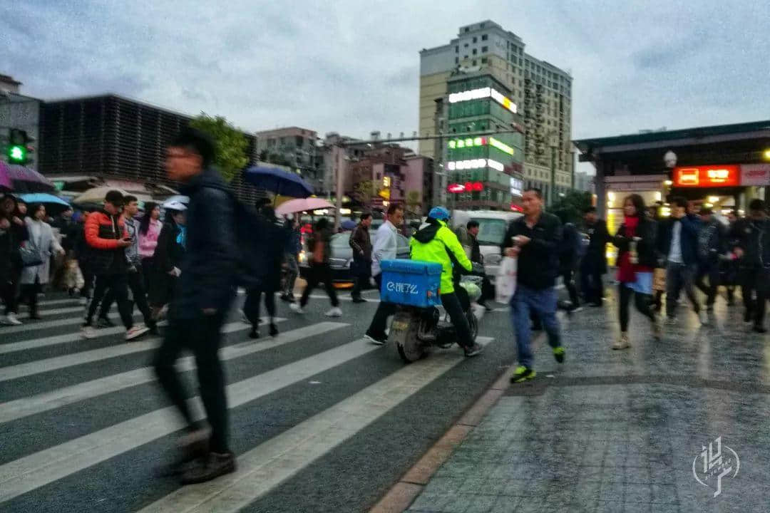 广州街头外卖交通违法乱象,有人管吗? 广州街头外卖交通违法乱象,有人管吗?