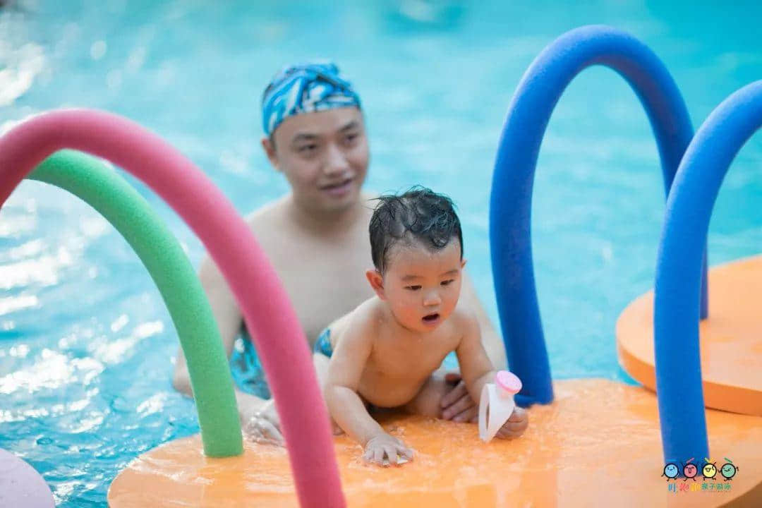 吐泡泡天河店周年庆典“圣诞欢乐颂 亲子水上趴”引爆广州亲子游泳圈 吐泡泡天河店周年庆典“圣诞欢乐颂 亲子水上趴”引爆广州亲子游泳圈