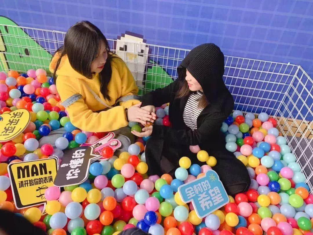 “金牛奖”之《中国原创设计师论坛》开讲了! “金牛奖”之《中国原创设计师论坛》开讲了!