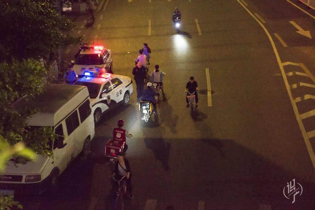 广州街头外卖交通违法乱象,有人管吗? 广州街头外卖交通违法乱象,有人管吗?