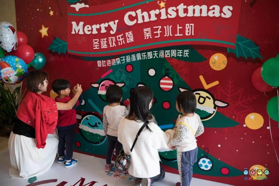 吐泡泡天河店周年庆典“圣诞欢乐颂 亲子水上趴”引爆广州亲子游泳圈 吐泡泡天河店周年庆典“圣诞欢乐颂 亲子水上趴”引爆广州亲子游泳圈