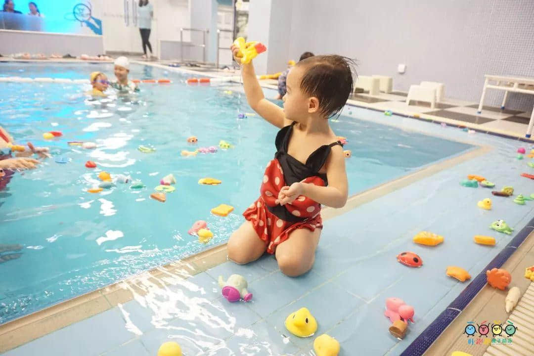 吐泡泡天河店周年庆典“圣诞欢乐颂 亲子水上趴”引爆广州亲子游泳圈 吐泡泡天河店周年庆典“圣诞欢乐颂 亲子水上趴”引爆广州亲子游泳圈