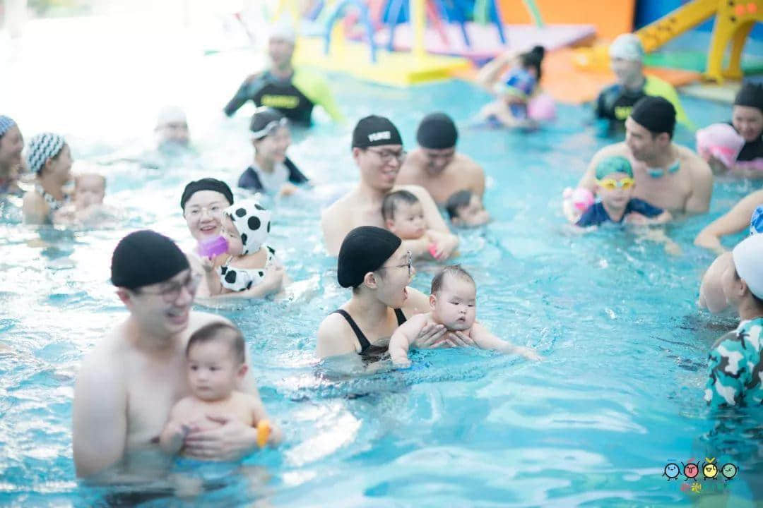 吐泡泡天河店周年庆典“圣诞欢乐颂 亲子水上趴”引爆广州亲子游泳圈 吐泡泡天河店周年庆典“圣诞欢乐颂 亲子水上趴”引爆广州亲子游泳圈