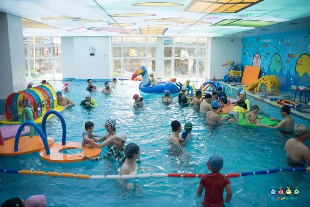 吐泡泡天河店周年庆典“圣诞欢乐颂 亲子水上趴”引爆广州亲子游泳圈 吐泡泡天河店周年庆典“圣诞欢乐颂 亲子水上趴”引爆广州亲子游泳圈