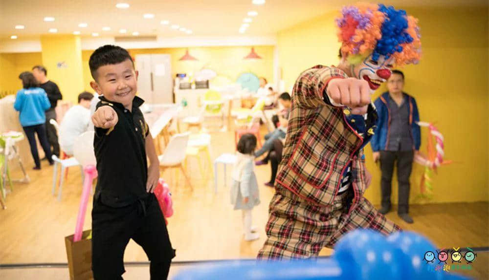 吐泡泡天河店周年庆典“圣诞欢乐颂 亲子水上趴”引爆广州亲子游泳圈 吐泡泡天河店周年庆典“圣诞欢乐颂 亲子水上趴”引爆广州亲子游泳圈