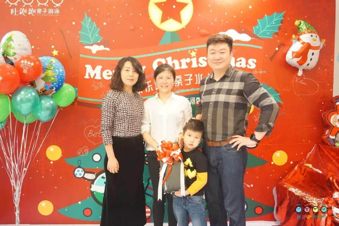 吐泡泡天河店周年庆典“圣诞欢乐颂 亲子水上趴”引爆广州亲子游泳圈 吐泡泡天河店周年庆典“圣诞欢乐颂 亲子水上趴”引爆广州亲子游泳圈