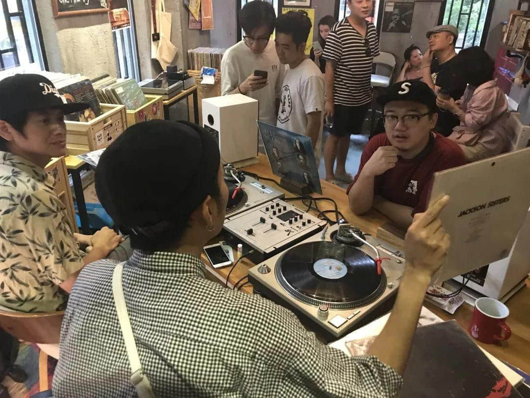 体育西横街小区里,藏着全广州最值得一去的黑胶唱片店 体育西横街小区里,藏着全广州最值得一去的黑胶唱片店