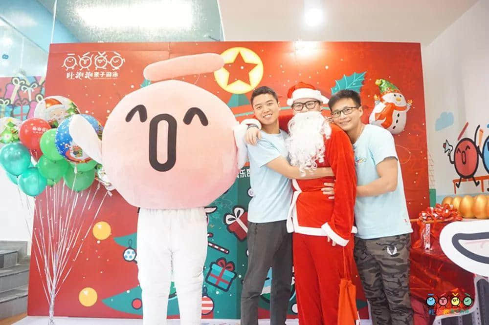 吐泡泡天河店周年庆典“圣诞欢乐颂 亲子水上趴”引爆广州亲子游泳圈 吐泡泡天河店周年庆典“圣诞欢乐颂 亲子水上趴”引爆广州亲子游泳圈